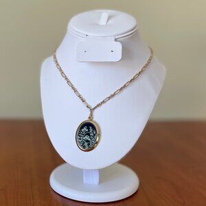 Beautiul Goldtone Floral Pendant Necklace